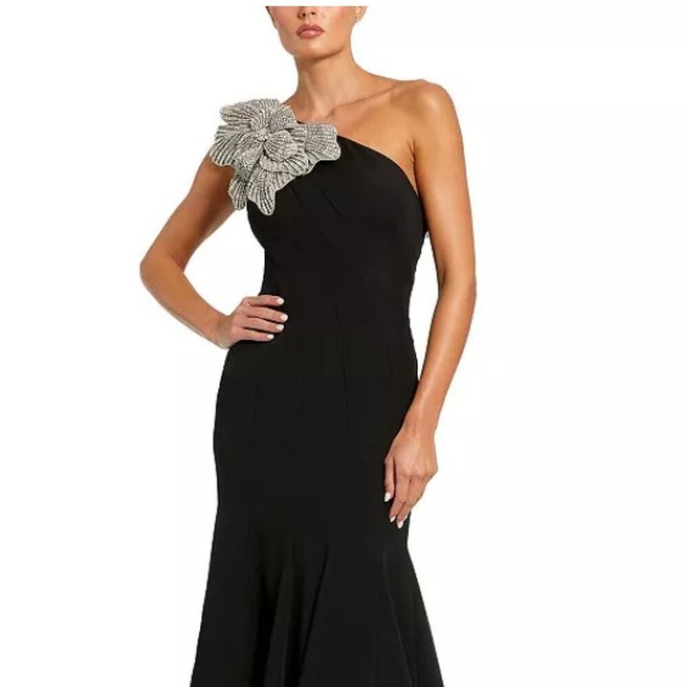MAC DUGGAL- Black One Shoulder Flower Emebllished Detailed Gown
